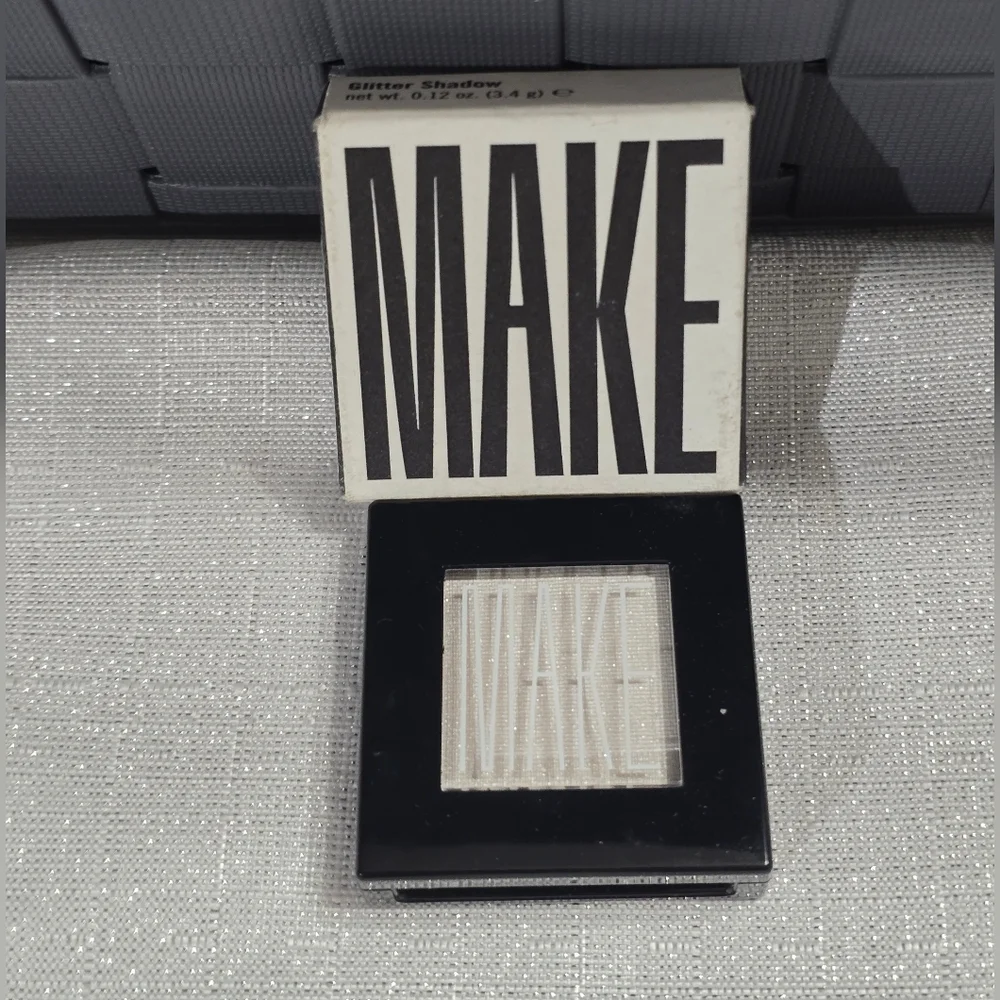 MAKE Beauty Glitter White Eyeshadow Shade 3901 Quartz